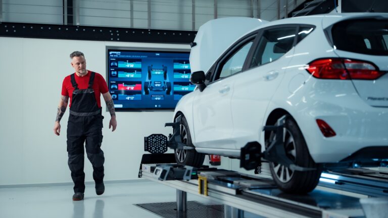 Monteur in werkplaats